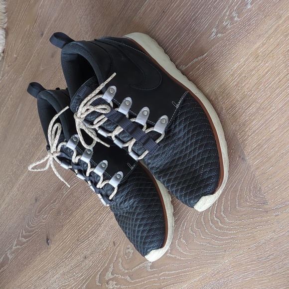 Nike Roshe Run Sneakerboot QS Quilted Men’s Size 11.5 Black - Picture 1 of 14